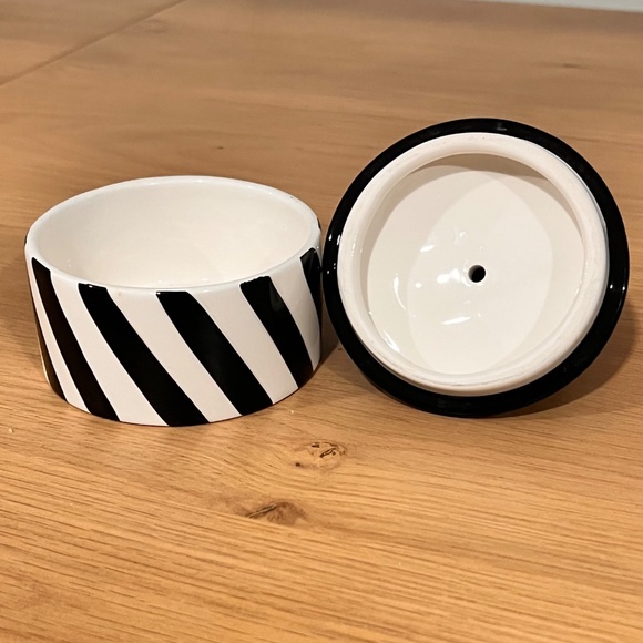 Romero Britto Colorful Heart Round Trinket Box - Picture 7 of 10